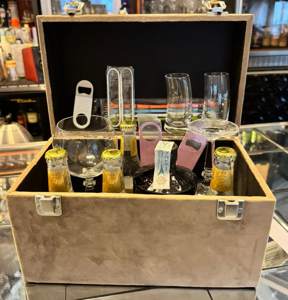 Showbar Hendrick’s Gin baule gift box idea regalo gin